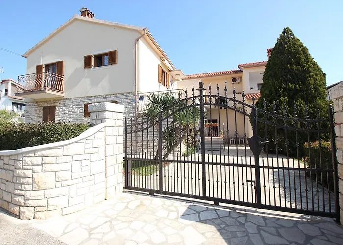 Apartments Krevatin