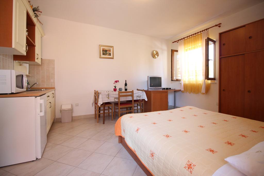 Apartment Krevatin